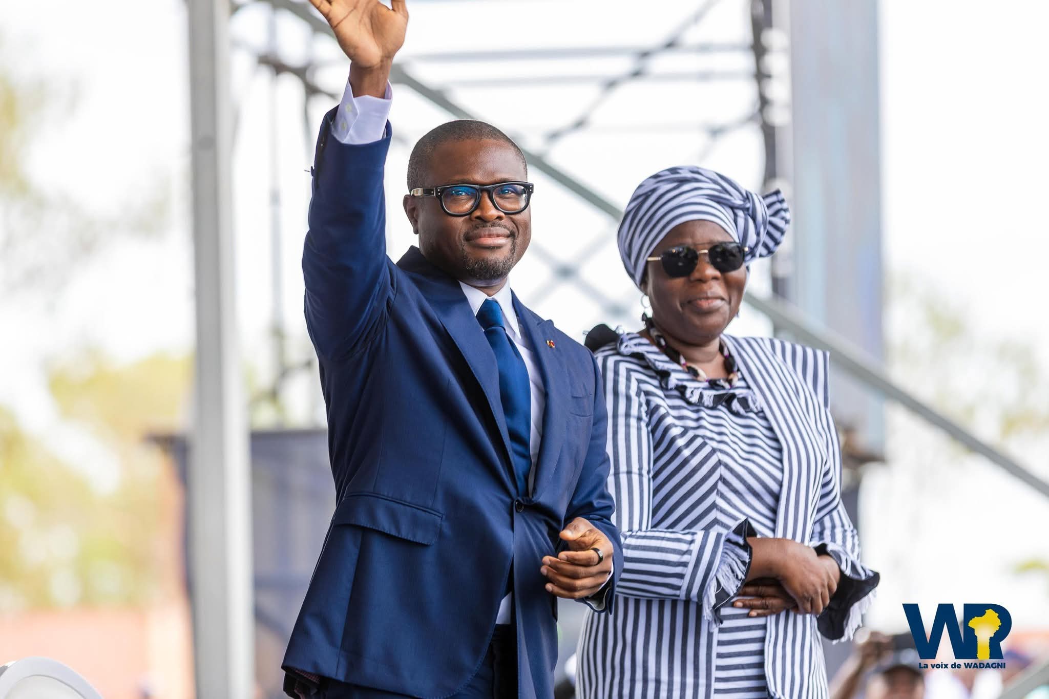 Romuald Wadagni et Mariam Talata Zimé investis à Parakou pour la présidentielle 2026. Une cérémonie populaire qui marque la succession