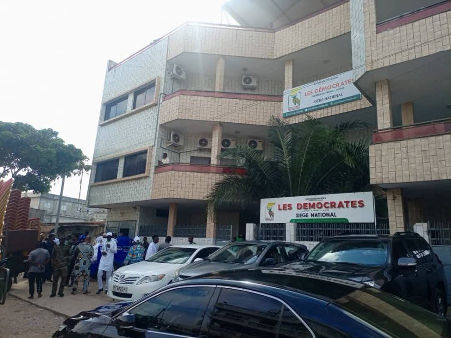 Le parti d'opposition béninois Les Démocrates officialise in extremis son duo Agbodjo-Lodjou pour la présidentielle de 2026, mais la candidature est immédiatement menacée par le retrait d'un parrainage vital, laissant la voie libre à la majorité Wadagni-Talata Zimé.