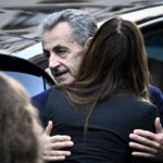 Nicolas Sarkozy débute sa peine de prison à Paris pour financement illégal de campagne. Une première dans l’histoire