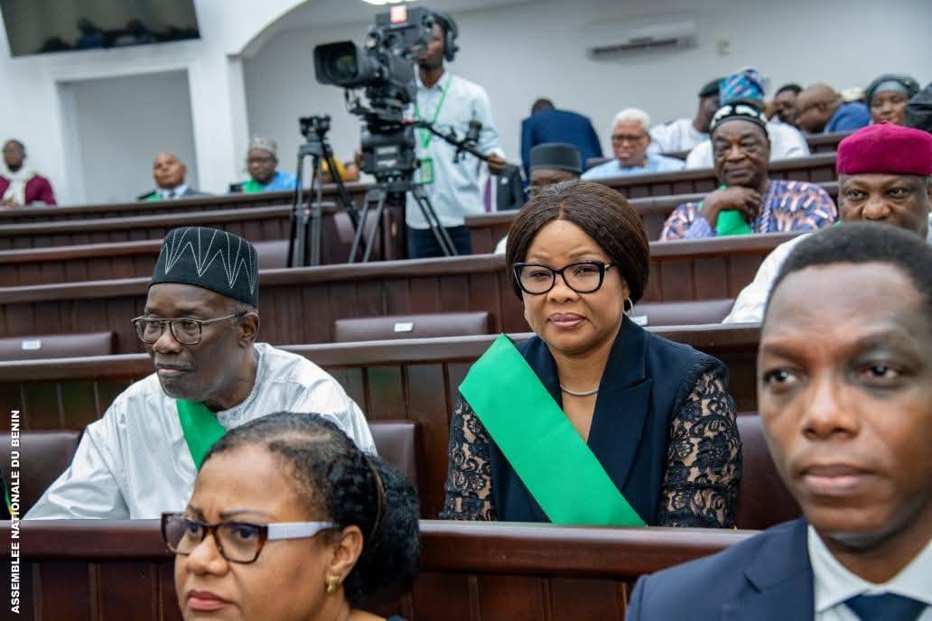 Le Bénin s’apprête à créer un Sénat. Une réforme constitutionnelle validée en commission relance le débat sur l’équilibre des pouvoirs.