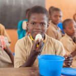 Lutte contre la malnutrition infantile au Bénin : l’ANAN introduit un œuf hebdomadaire dans les cantines scolaires pour améliorer