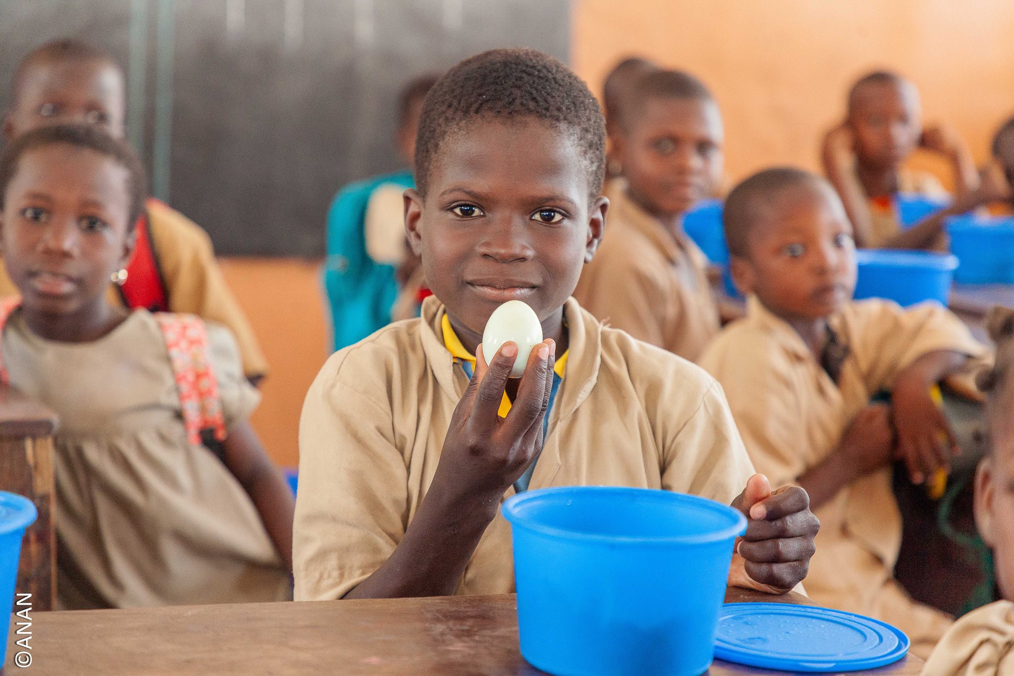 Lutte contre la malnutrition infantile au Bénin : l’ANAN introduit un œuf hebdomadaire dans les cantines scolaires pour améliorer