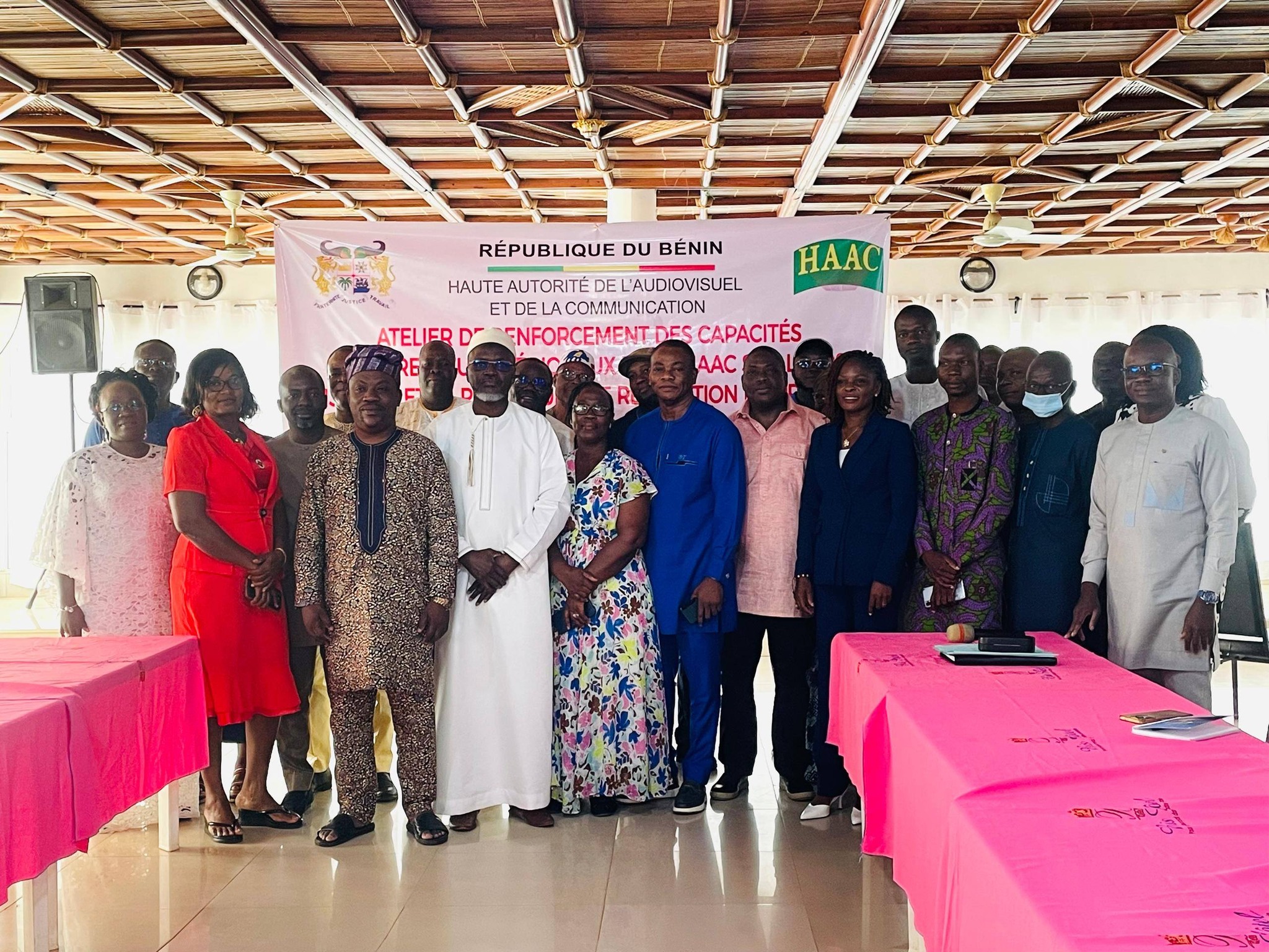 Bénin : La HAAC organise un séminaire de formation à Abomey pour ses directeurs régionaux. L’objectif est d’assurer une régulation de proximité efficace avant les élections de 2026.