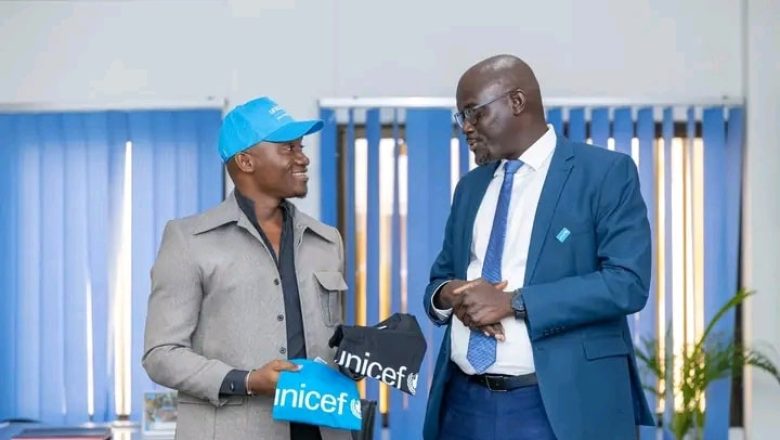 L'humoriste béninois Pacheco est nommé Champion de l'UNICEF Bénin lors de la Journée Mondiale de l'Enfance. Sa mission : promouvoir les droits des enfants et amplifier la voix des jeunes.