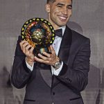 Achraf Hakimi (PSG) est sacré Ballon d'Or Africain 2025 à Rabat. Le défenseur met fin à 27 ans d'attente pour le Maroc après un quintuplé record et une saison de résilience.