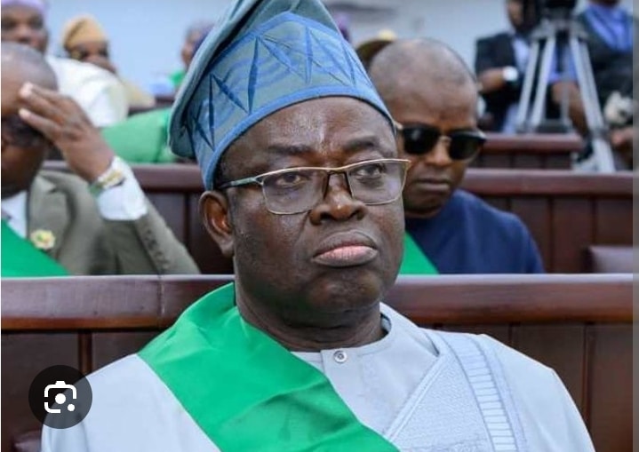 Accusé sans preuve sur les réseaux sociaux, Nourénou Atchadé dénonce une campagne de désinformation. Les Démocrates annoncent des poursuites et appellent à la vigilance face aux fake news.