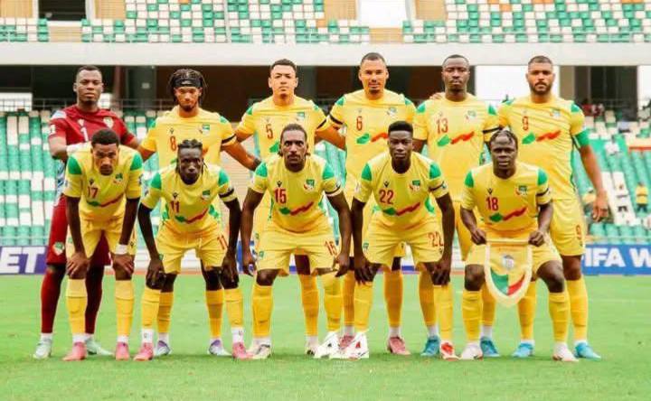 Gernot Rohr a officialisé la liste des 28 Guépards pour la CAN 2025 au Maroc. Malgré les forfaits de Hountondji et Santos, le Bénin vise la qualification dans un Groupe D relevé (Sénégal, RDC, Botswana).