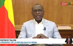 Le "coup de 45 minutes" qui a secoué Cotonou. Retour sur l'échec du putsch au Bénin et l'analyse des fractures internes (armée, politique) dans ce bastion de la démocratie ouest-africaine.