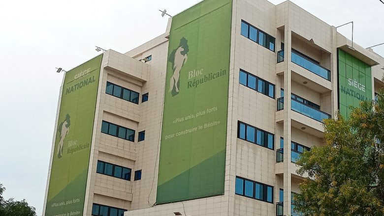 Crise ouverte à Lalo : huit dirigeants du Bloc Républicain démissionnent en bloc. Entre frustrations et manque de reconnaissance, le parti perd des piliers de terrain dans le Couffo.