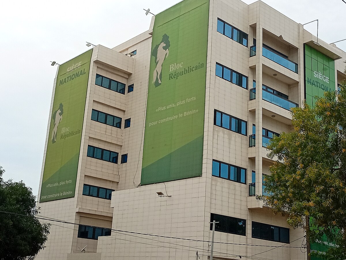 Crise ouverte à Lalo : huit dirigeants du Bloc Républicain démissionnent en bloc. Entre frustrations et manque de reconnaissance, le parti perd des piliers de terrain dans le Couffo.