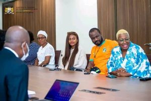 Le Bénin accélère la professionnalisation du cinéma : le gouvernement soutient les Ciné229 Awards,  il s'engage à financer et professionnaliser le secteur en préparant le Code du cinéma et en créant la SOPA.