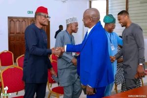 La CENA a remis ce mercredi les spécimens des bulletins de vote uniques aux partis politiques pour les élections de 2026. Une étape clé pour la transparence et la fiabilité du scrutin au Bénin.