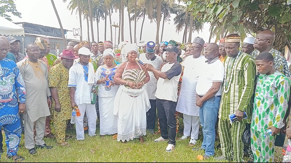 La diaspora béninoise en Côte d'Ivoire se mobilise par la prière suite au putsch déjoué au Bénin. Un message fort d'unité, de paix et de soutien aux institutions républicaines depuis Abidjan.