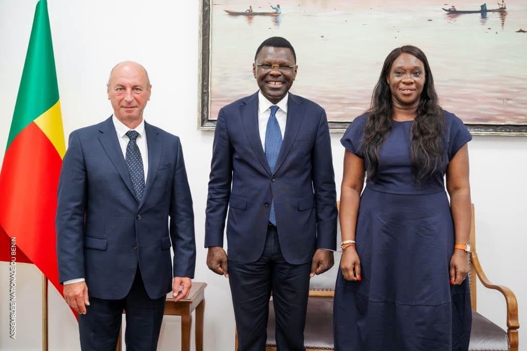 Bénin : l’Assemblée nationale et le Canada scellent un partenariat clé en IA